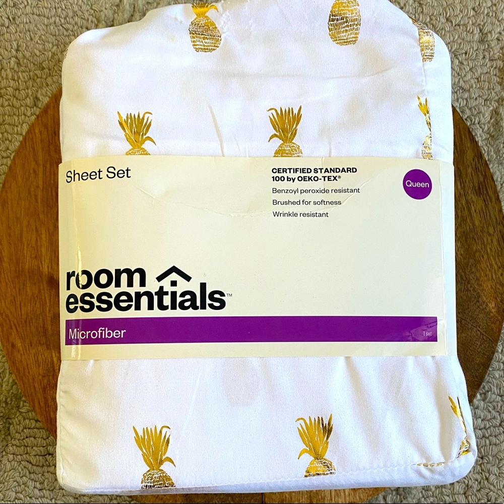 Target Room Essentials Microfiber Pineapple Print Queen Sheet Set